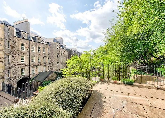 Stunning Studio Apartment Castle View