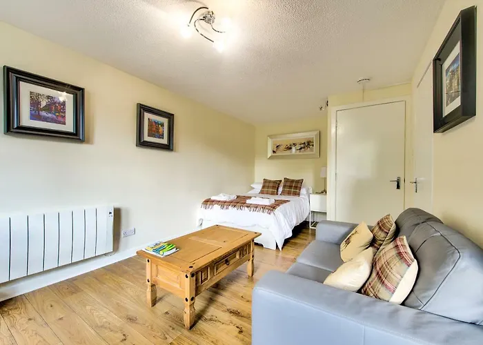 Stunning Studio Apartment Castle View